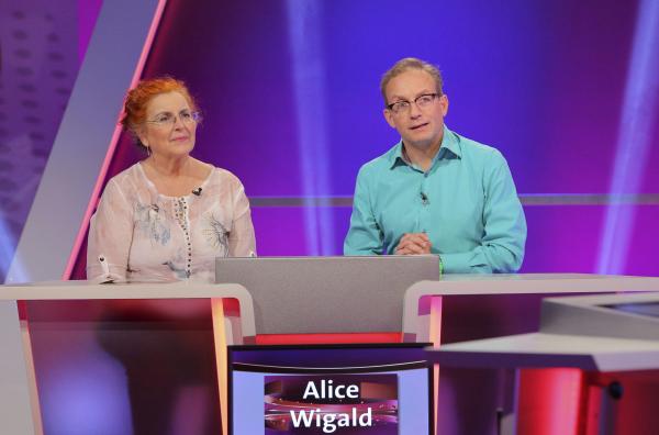 Bild 1 von 2: v.li.  Alice Hoffmann & Wigald Boning.