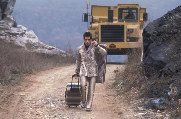 Bild 1 von 13: Weil der Staatschef von Malaysia die Kinderarbeit abschaffen will, wird Model Derek Zoolander (Ben Stiller) nach einer Gehirnwäsche auf ihn angesetzt. Doch das Attentat misslingt ...