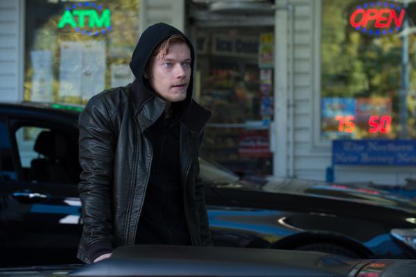 Bild 1 von 17: Bei einem Überfall auf John Wicks Haus, bei dem es Iosef Tarasof (Alfie Allen) auf dessen Auto abgesehen hat, tötet der Nachwuchsgangster auch dessen Welpen. Nichtahnend, dass der Hundebesitzer der beste Auftragskiller aller Zeiten war ...