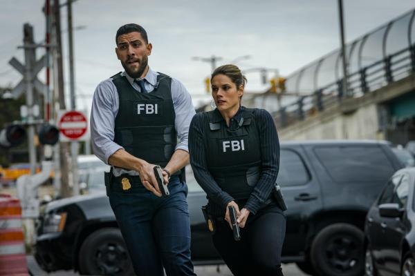 Bild 1 von 18: Omar Adom Zidan (Zeeko Zaki, l.); Maggie Bell (Missy Peregrym, r.)