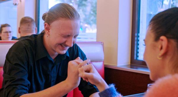 Bild 1 von 5: Zukunftspläne schmieden im American Diner von Chemnitz.