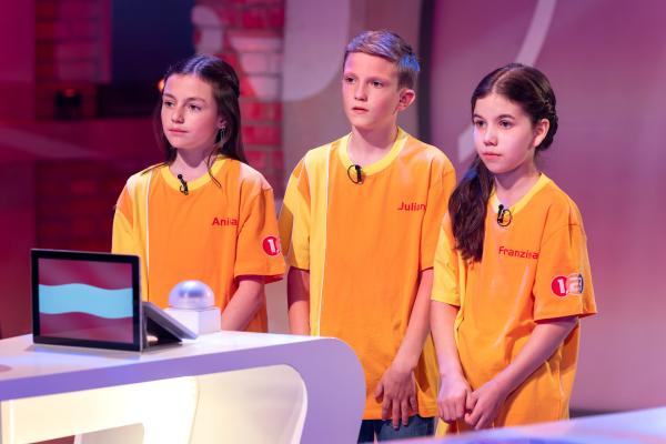 Bild 1 von 1: Das gelbe Rateteam aus Graz/Österreich wartet gespannt auf die nächste knifflige Frage.