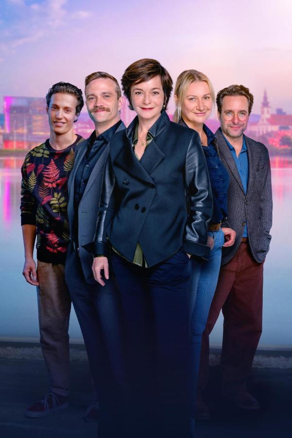 Bild 1 von 20: Im Bild (v.li.): Damyan Andreev (Aleks Malenov), Michael Steinocher (Stefan Pichlwanger), Katharina Stemberger (Joe Haizinger), Angelika Niedetzky (Biggi Obergschwendter), Alexander Pschill (Richie Vitek).