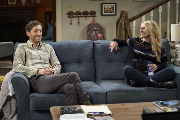 Bild 1 von 15: Drew Dunbar (Thomas Middleditch, l.); Gina Dabrowski (Annaleigh Ashford, r.)