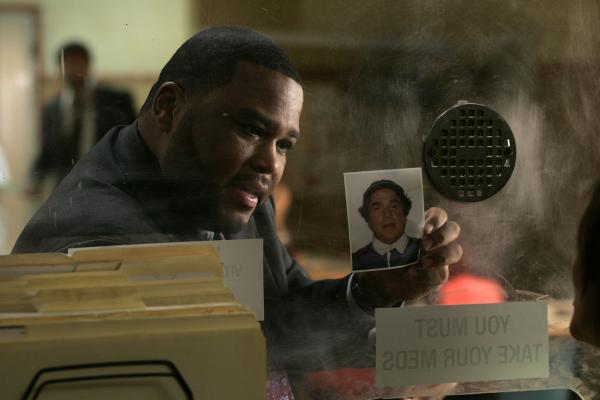 Bild 1 von 6: Anthony Anderson as Det. Kevin Bernard -- NBC