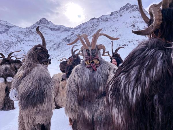 Bild 1 von 2: Im Bild: Pongauer Perchten.