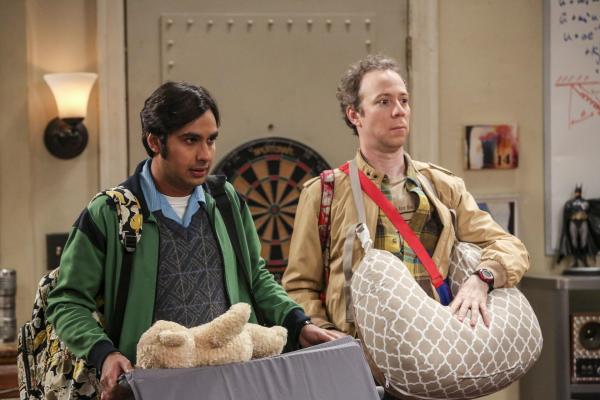 Bild 1 von 19: Die Baby-Flüsterer: Raj (Kunal Nayyar, l.) und Stuart (Kevin Sussman, r.) ...