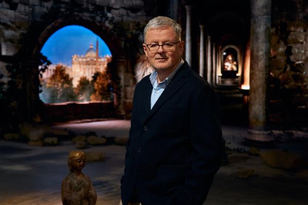 Bild 1 von 10: Christopher Clark untersucht in der dritten Folge von \