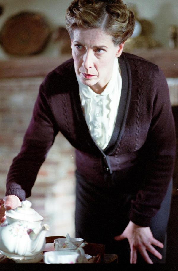 Bild 1 von 7: Im Bild: Phyllis Logan (Schwester Hopkins).