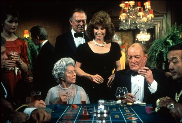 Bild 1 von 11: Jennifer Hart (Stefanie Powers, Mitte)