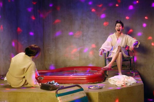 Bild 1 von 10: Frankie (Patricia Heaton, l.); Sue (Eden Sher, r.)