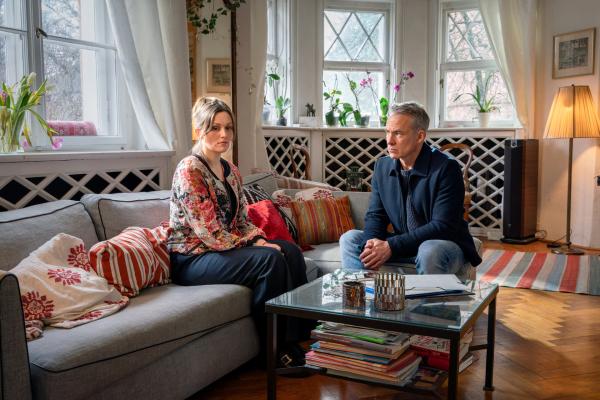 Bild 1 von 5: Kurz vor der Tat hat sich das Mordopfer mit ihrer Schwester Milla Seybold (Lena Schmidke, l.) um das Erbe der Eltern gestritten.