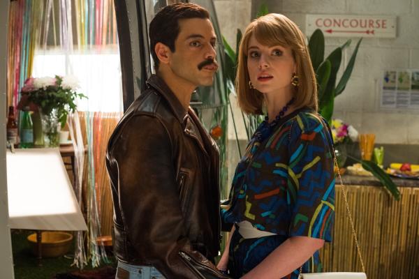 Bild 1 von 16: Freddie Mercury (Rami Malek, l.); Mary Austin (Lucy Boynton, r.)