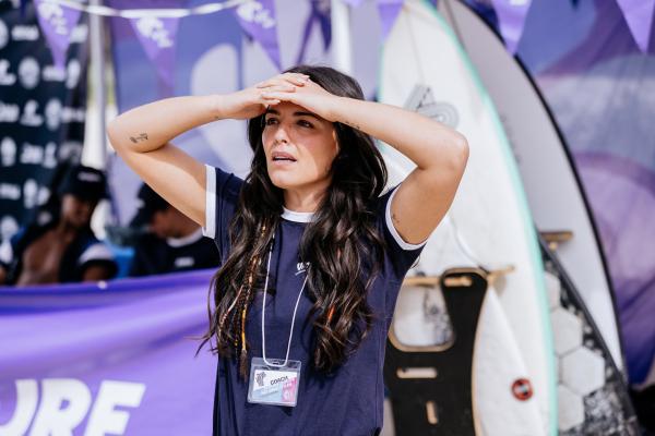 Bild 1 von 3: Trainerin Elo (Olympia Valance) ist entsetzt. Ari hat in seiner Vorrunde völlig versagt.© ZDF/Caitlin Miers - Honorarfreie Verwendung gemäß AGB im redaktionellen Zusammenhang mit genannter Sendung bei Nennung \