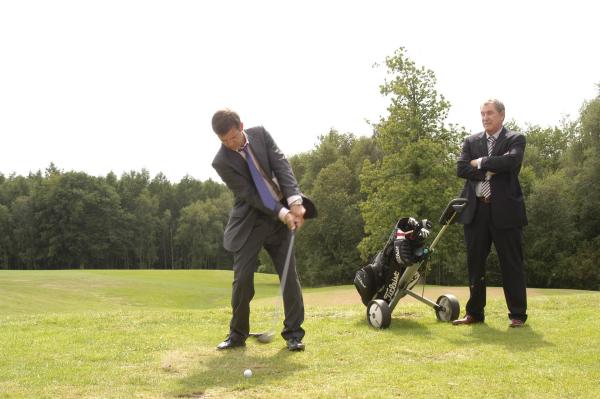 Bild 1 von 3: DS Ben Jones (Jason Hughes, l.) und DCI Tom Barnaby (John Nettles, r.).