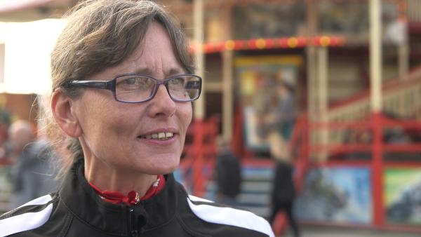 Bild 1 von 11: Doris Wiedemann ist Steilwandakrobatin auf der Wiesn.