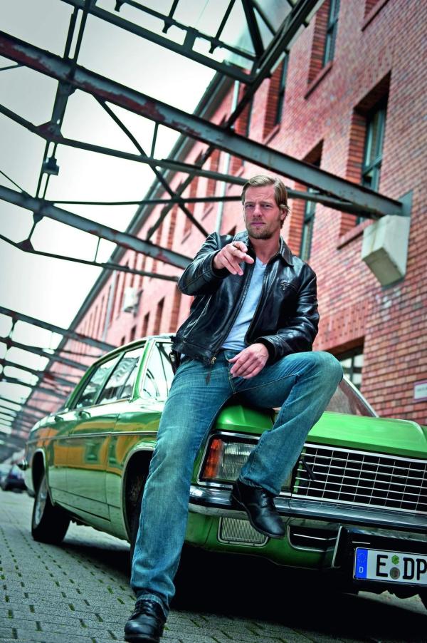 Bild 1 von 25: (2. Staffel) - Weil Lisa die Hochzeit mit Meisner hat platzen lassen, geht Mick (Henning Baum) davon aus, dass seine Frau im letzten Moment klar geworden ist, dass eben er und nicht Meisner der \