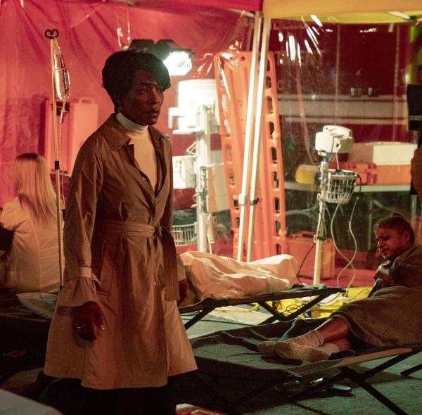 Bild 1 von 17: Athena Grant (Angela Bassett)