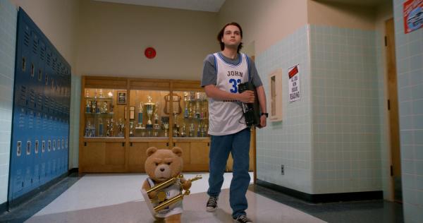 Bild 1 von 8: Ted (l.); John Bennett (Max Burkholder, r.)