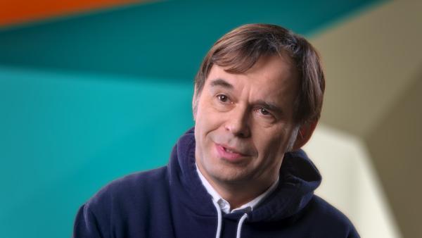 Bild 1 von 4: Hermann-Josef Tenhagen, der Journalist erinnert sich und kommentiert in der Sendung rückblickend die Ereignisse der Nullerjahre.