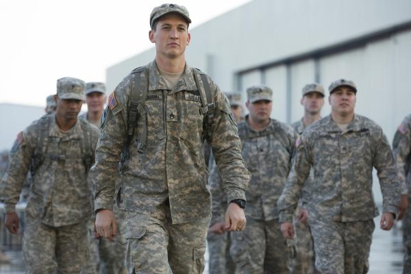Bild 1 von 4: Adam Schumann (Miles Teller)