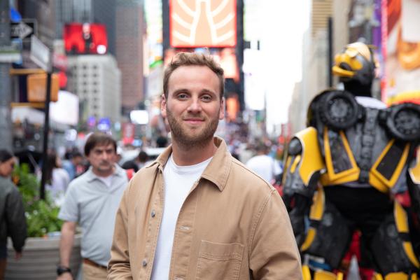 Bild 1 von 15: Leon Windscheid auf dem Times Square. Hier ist der Herzschlag der Stadt zu spüren, die niemals schläft.