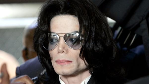 Bild 1 von 4: Tragische Gestalt: Zahlreiche Skandale überschatten Michael Jacksons Karriere.