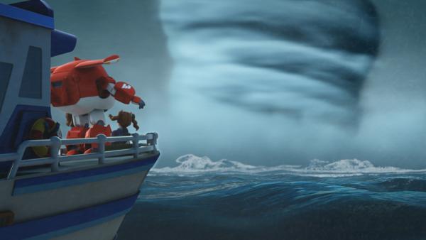 Bild 1 von 6: Ella entdeckt eine große Wasserhose direkt vor ihnen.