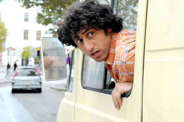 Bild 1 von 24: Im Bild: Serkan Kaya (Ronnie Galafinides).