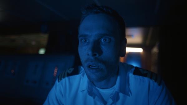 Bild 1 von 15: Die Vorgänge auf der Caledonian Star am 2. März 2001, als das Schiff in einem schweren Sturm geriet und mit einer Monsterwelle kollidierte, wurden durch aufwendiges Reenactment nachgestellt.