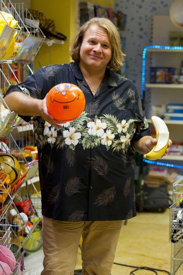 Bild 1 von 15: (5. Staffel) - Steht Danni, so gut er kann, zur Seite: Nils (Oliver Fleischer) ...