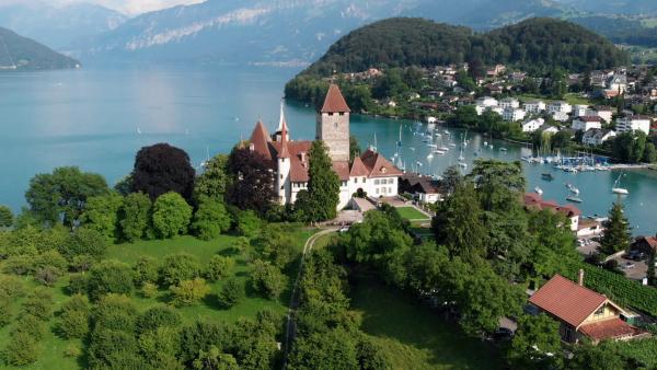 Bild 1 von 14: Schloss Spiez