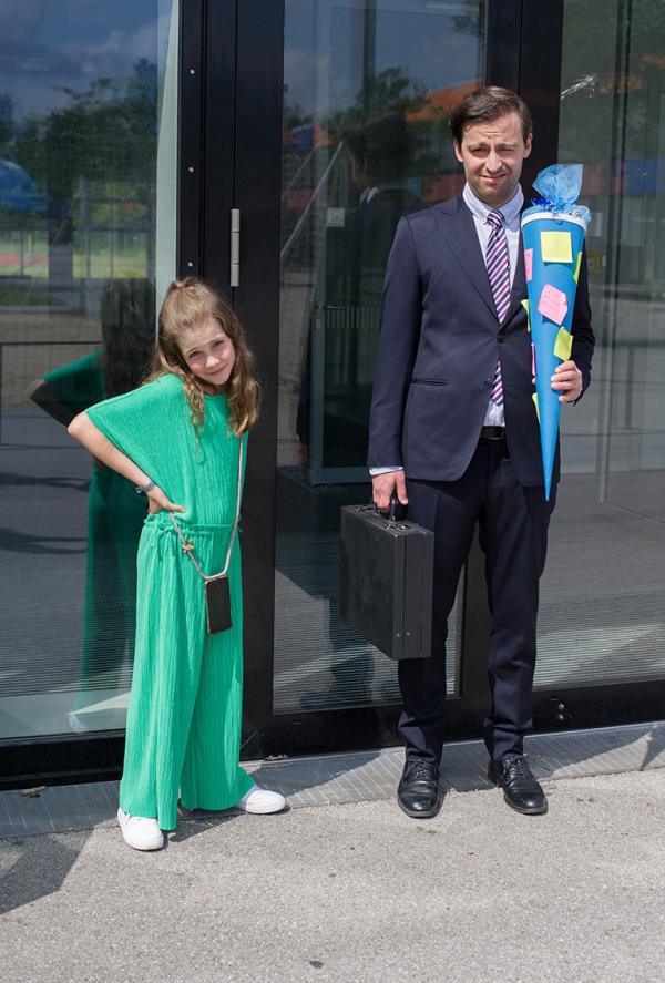Bild 1 von 6: Marwin und Lilli präsentieren euch heute neue lustige Sketches wie zum Beispiel die Top 3 zum Thema Abschreiben in der Schule oder einen umwerfend schlechten Erfinder bei dem mal wieder alles schiefläuft.