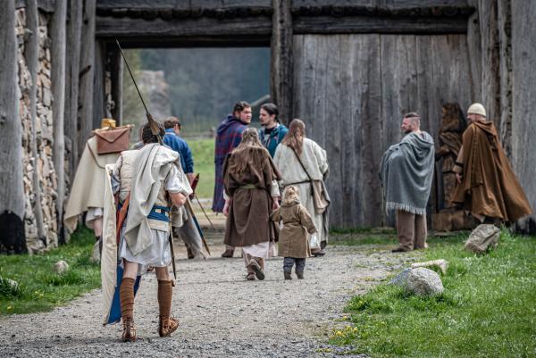 Bild 1 von 4: Unter Julius Cäsar brechen die Römer den keltischen Widerstand und beginnen eine Periode der Romanisierung.