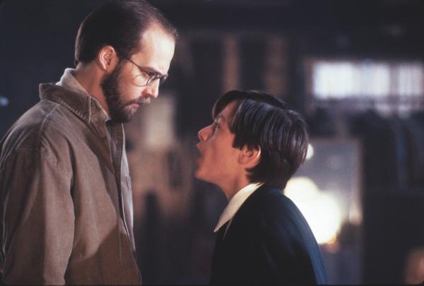 Bild 1 von 3: Chase Matthews (Anthony Edwards, l.) und sein Sohn Jeff Matthews (Edward Furlong, r.) erleben eine schwierige Zeit. Der Tod von Jeffs Mutter belastet die beiden sehr.