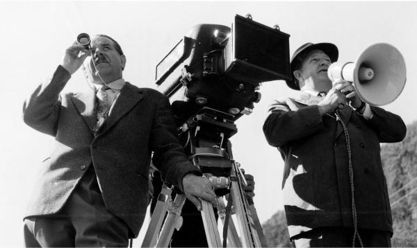 Bild 1 von 30: Im Bild: Kameramann Bruno Mondi, Ernst Marischka.