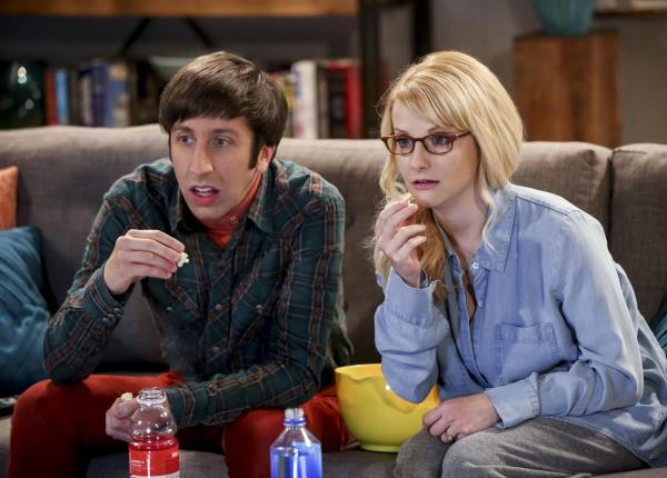 Bild 1 von 7: Howard (Simon Helberg, l.); Bernadette (Melissa Rauch, r.)