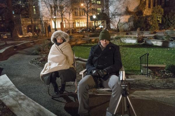 Bild 1 von 10: Watson (Lucy Liu, l.) muss mal wieder einem ungewöhnlichen Hobby von Holmes (Jonny Lee Miller, r.) frönen. Doch viel Zeit dafür bleibt nicht, denn die beiden werden bald zu einem Mordfall gerufen, bei dem eine Frau ums Leben kam, die ausschließlich ihren Hund im Testament bedacht hat ...