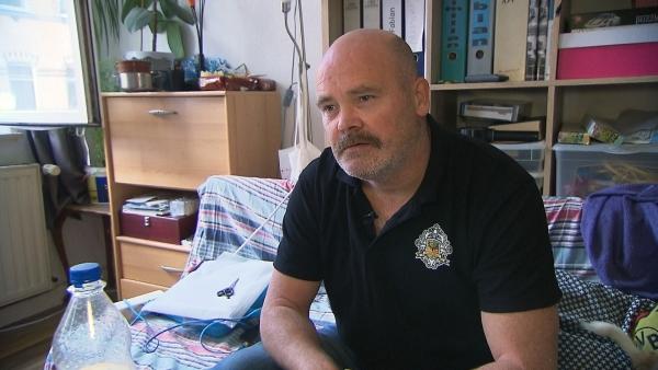 Bild 1 von 4: Familienvater Frank hat einen Nebenjob ergattert