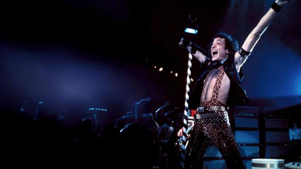 Bild 1 von 1: Kevin DuBrow, Sänger der Band Quiet Riot, auf der Bühne