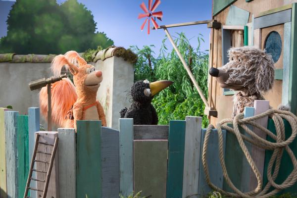 Bild 1 von 4: Ohne das Geheimwort lässt Buffo (Ulli Voland) keinen mehr ins Baumhaus. Sogar Rudi (Lennart Morgenstern) und Ella (Anna Menzel) sind ausgesperrt.