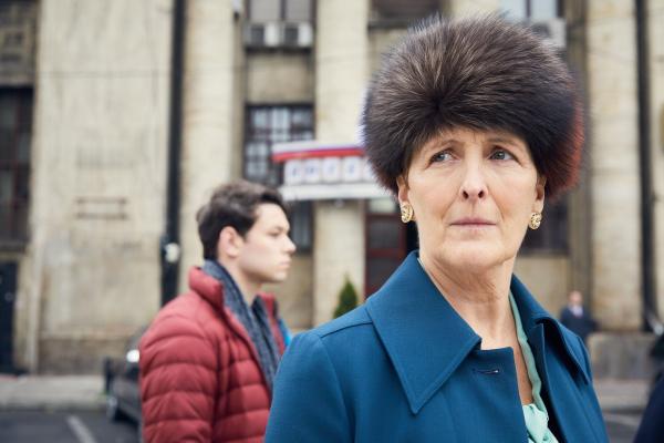 Bild 1 von 8: Carolyn Martens (Fiona Shaw)