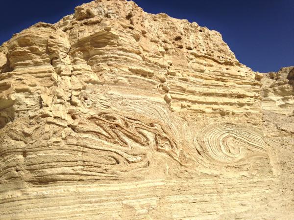 Bild 1 von 2: Die Felsen in der Umgebung der Festung Masada in Israel geben Aufschluss über die zahlreichen Erdbeben, von denen das Gebiet heimgesucht wurde.