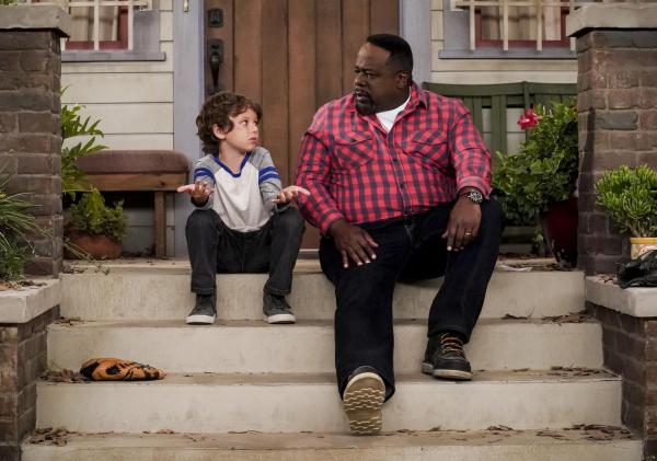 Bild 1 von 18: Grover Johnson (Hank Greenspan, l.); Calvin Butler (Cedric the Entertainer, r.)