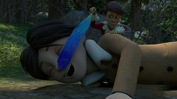 Bild 1 von 3: Tipsar (rechts) will Klincus (links) beweisen, dass er ein Meister im Drachenkitzeln ist. Kurzerhand muss Klincus als Testobjekt herhalten.