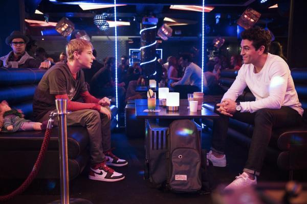 Bild 1 von 10: David Müller (Philip Noah Schwarz, l.); Lenny Reinhard (Elyas M'Barek, r.)