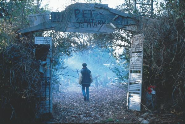 Bild 1 von 3: Jeff Matthews (Edward Furlong) möchte sich an Halloween mit seinen Freunden auf einem Tierfriedhof treffen, um sich dort gruslige Geschichten zu erzählen.