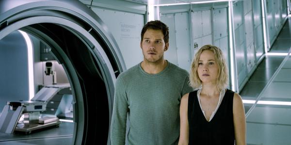 Bild 1 von 8: Jim Preston (Chris Pratt, l.); Aurora Lane (Jennifer Lawrence, r.)