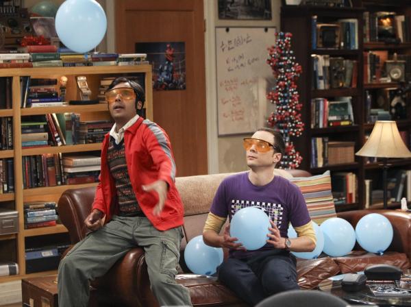 Bild 1 von 31: Verbringen einen ganz besonderen Abend miteinander: Sheldon (Jim Parsons, r.) und Raj (Kunal Nayyar, l.) ...