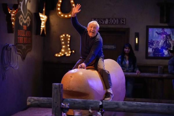 Bild 1 von 16: Phil (Leslie Jordan)